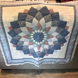 Handmade vintage quilt 34”x34”
